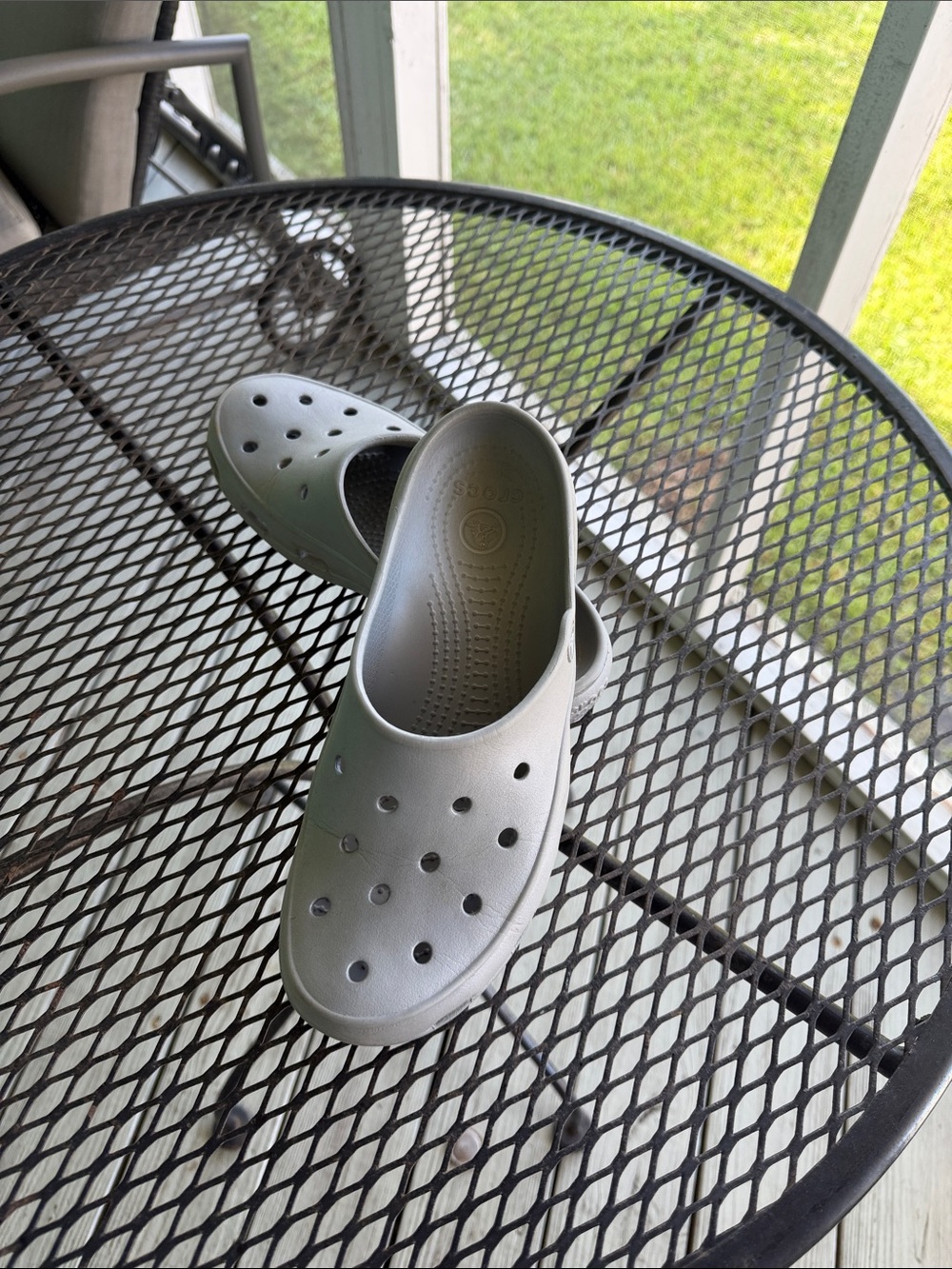 CROCS Women’s Classic Clog in Light Gray Size 8